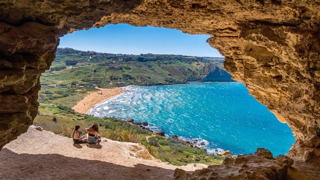 Gozo ospita la famosa Grotta di Calipso, divinità della mitologia greca,